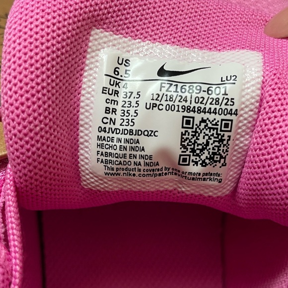 🆕 Nike pink white and black Sports Sneakers - Picture 5 of 10